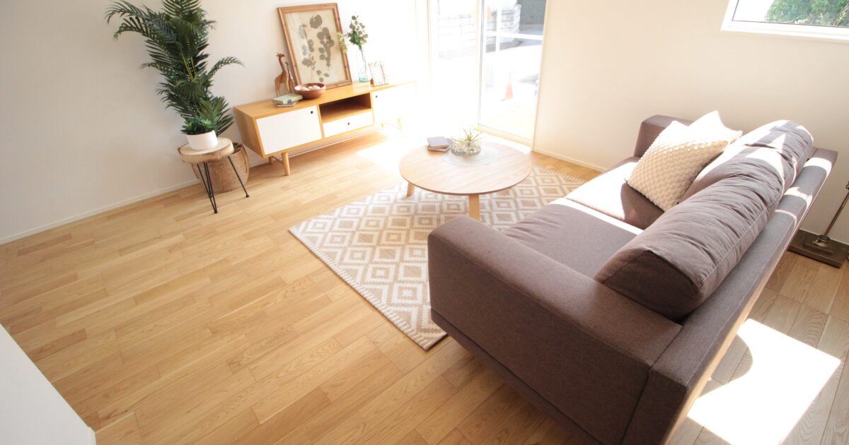 北欧テイスト漂うナチュラルモダンな癒しのリビング空間