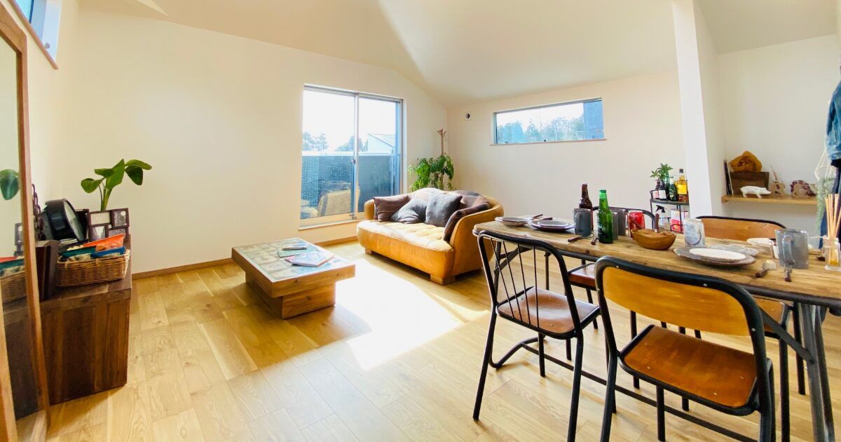 ヴィンテージ感が魅力のカジュアルで居心地のよいリビングダイニング